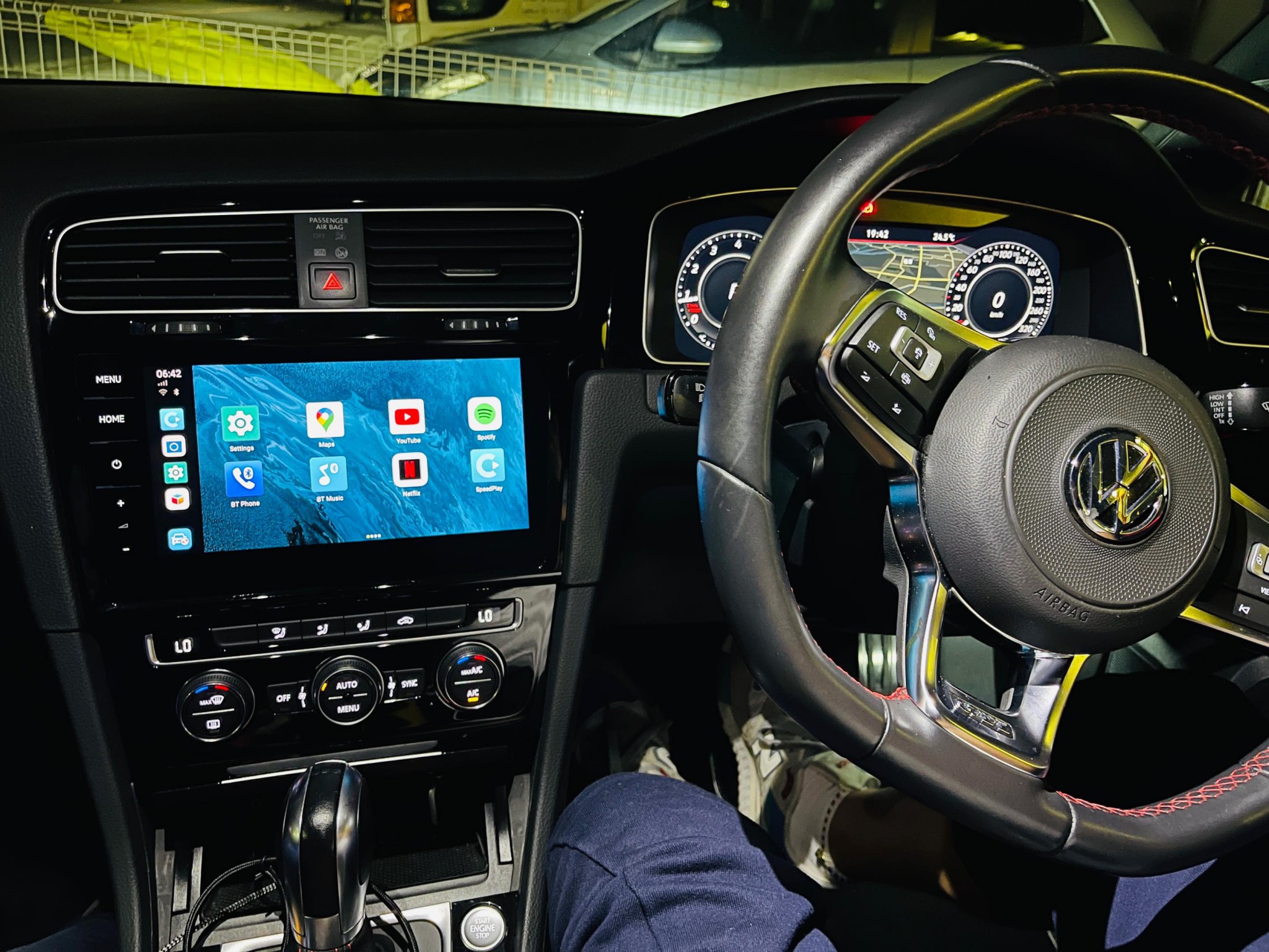 VW純正CarPlayで動画再生／動画アプリの仕様を可能にするデバイス