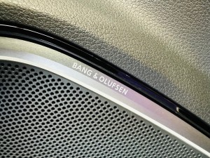 アウディ　AUDI BANG AND OLUFSEN バングアンドオルフセン　B&O カーオーディオ　スピーカー交換　音質改善　ツイーター　サブウーハー　ミッドレンジ  スコーカー　2インチ　3インチ　センタースピーカー　カーオーディオ専門店　名古屋のカーオーディオ　プロショップ　HOT WIRED