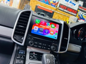 ポルシェ　純正ナビ　PCM PCM4 PCM5 PCM6 PCM7 後付け　ワイヤレス　CarPlay カープレイ　Android Auto ミラーリング　iPhone ワイヤレス　映像入力　AVインターフェース　AUX 外部入力　コーディング　マカン　カイエン　パラメーラ　992 991 997 996 スピーカー交換　センタースピーカー ブルメスター　BOSE Bang & Olufsen バングアンドオルフセン　Youtube 動画視聴　動画アプリ　名古屋　HOT WIRED ホットワイヤード