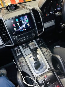 ポルシェ　純正ナビ　PCM PCM4 PCM5 PCM6 PCM7 後付け　ワイヤレス　CarPlay カープレイ　Android Auto ミラーリング　iPhone ワイヤレス　映像入力　AVインターフェース　AUX 外部入力　コーディング　マカン　カイエン　パラメーラ　992 991 997 996 スピーカー交換　センタースピーカー ブルメスター　BOSE Bang & Olufsen バングアンドオルフセン　Youtube 動画視聴　動画アプリ　名古屋　HOT WIRED ホットワイヤード