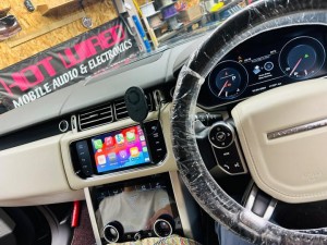 ワイヤレス　CarPlay カープレイ　Android Auto ミラーリング　映像入力　USB hdmi Youtube グーグルマップ　ヤフーカーナビ　iPhone iPhone16 スマホ　airplay レンジローバー　ローバー純正　メリディアン　純正メリディアン　ジャガー　純正ナビ　スピーカー交換　センタースピーカー　ツイーター　スコーカー　ミッドレンジ　サブウーハー　MERIDIAN lAND ROVER JAGUAR RANGE ROVER L405 オートバイオグラフィ 純正ナビ　音質向上　デュアルビューモニター　音質改善　CarPlay ワイヤレス　AVインターフェース　通販　名古屋　ホットワイヤード