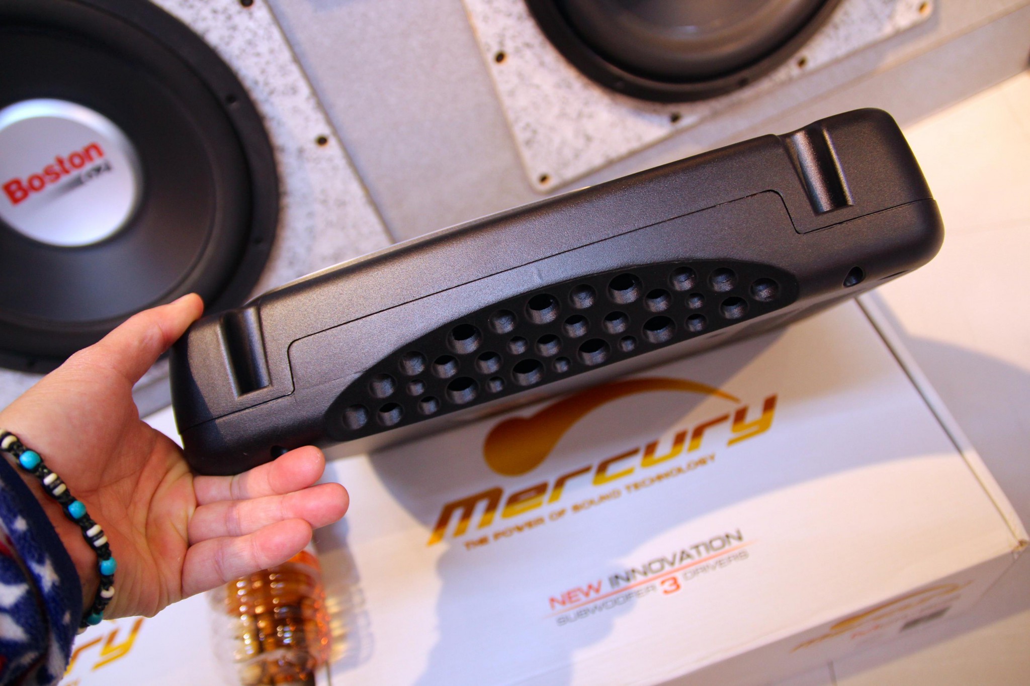 MERCURY CAR AUDIO 8インチパワードウーハー　入荷しました。