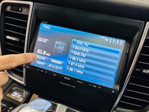 ポルシェ パナメーラ ポルシェ純正ナビへの後付けワイヤレスCarPlay施工のご紹介：汎用ワイヤレスCarPlay＋アンドロイドオート＋ミラーリング＋映像入力＋USBメディア再生  AVインターフェース　PORSCHE PANAMERA